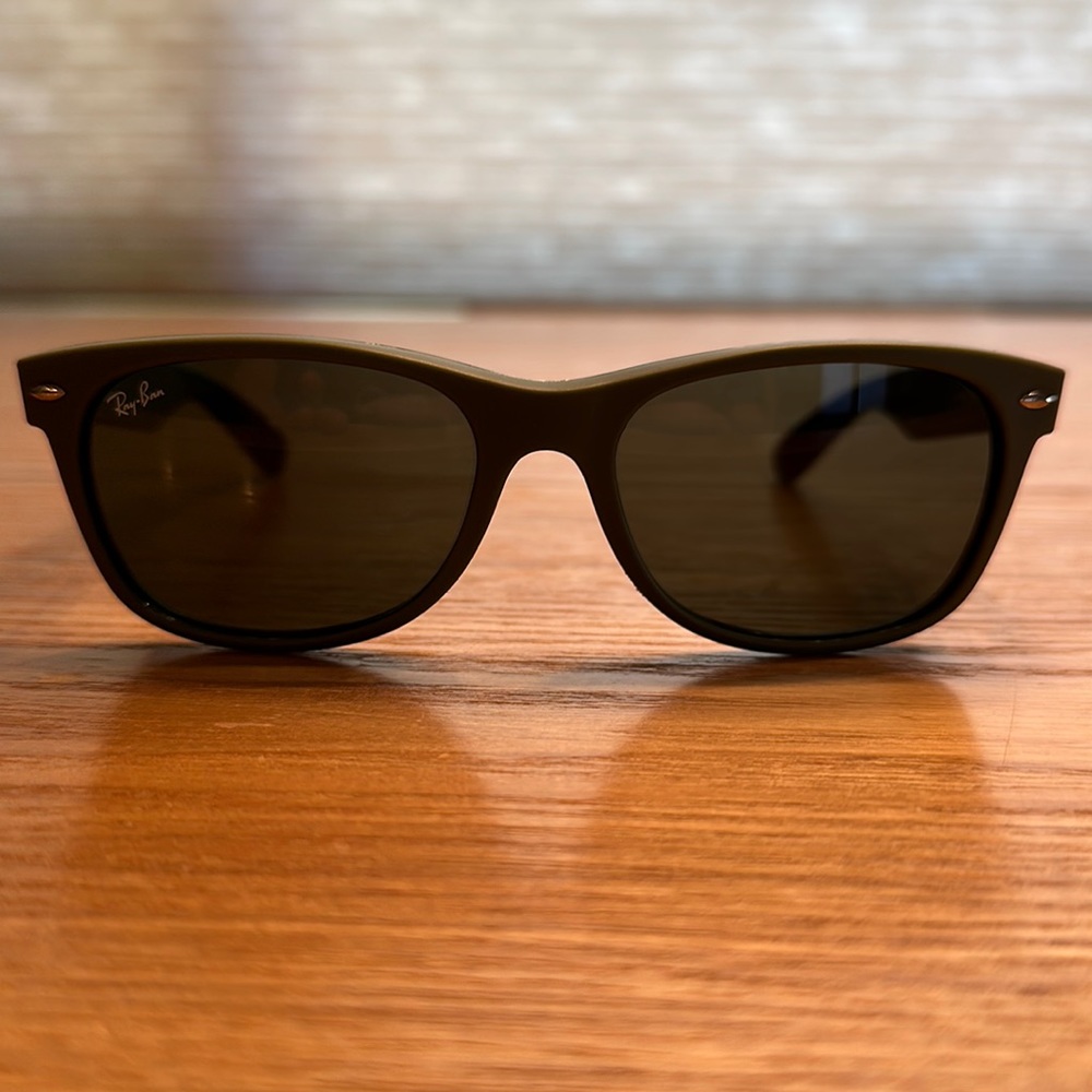 Ray Ban New Wayfarer Sunglasses- rb2132